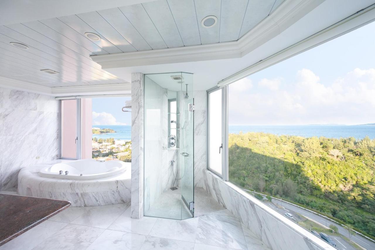 Premium Suite Panoramic Ocean View Club Lounge