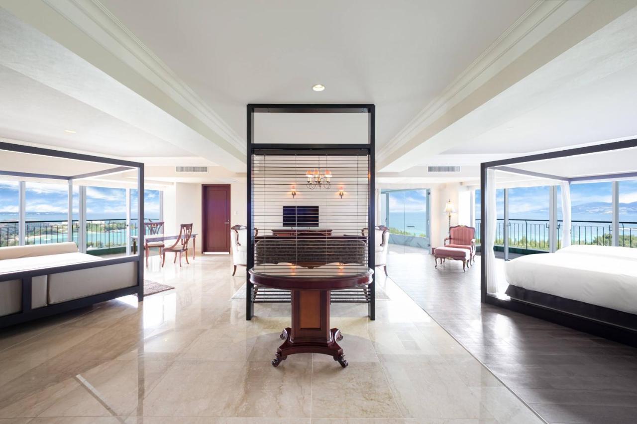Premium Suite Panoramic Ocean View Club Lounge