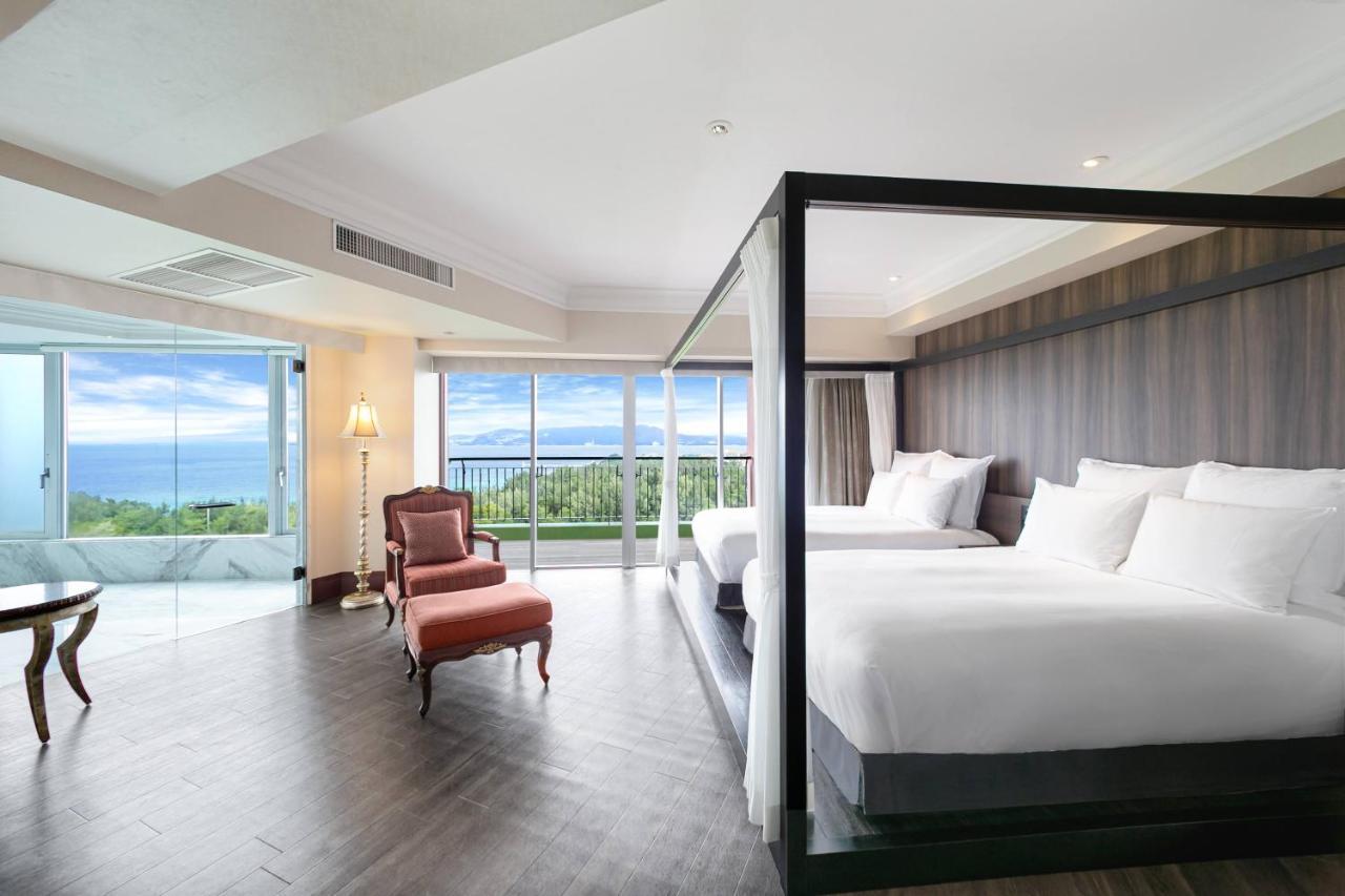 Premium Suite Panoramic Ocean View Club Lounge