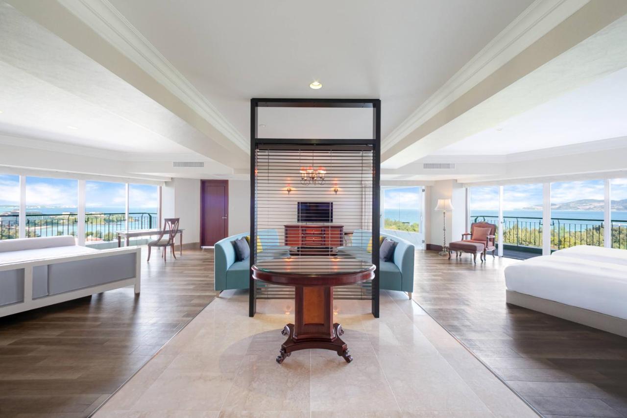 Suite Panoramic Ocean View Club Lounge