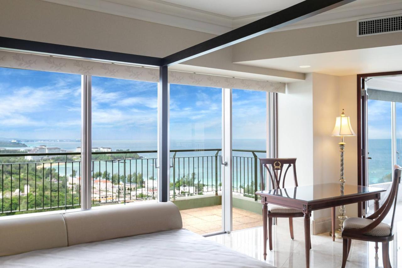 Premium Suite Panoramic Ocean View Club Lounge